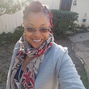 Meet your Posher, Dominique